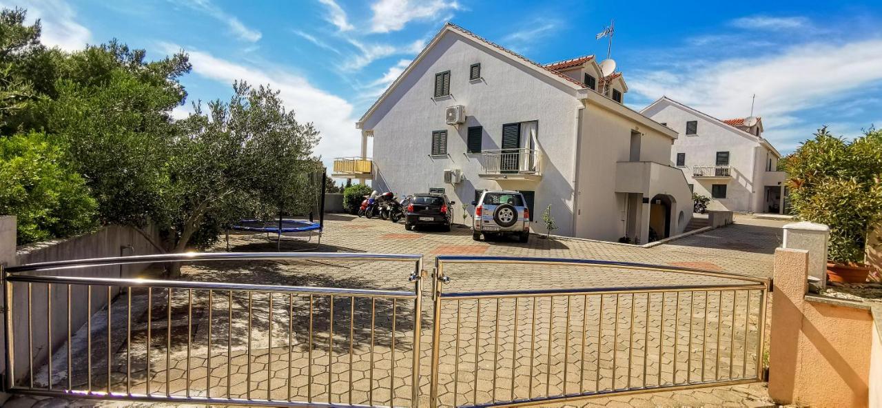 מילנה Nono Jure , Private Pool & Sauna מראה חיצוני תמונה
