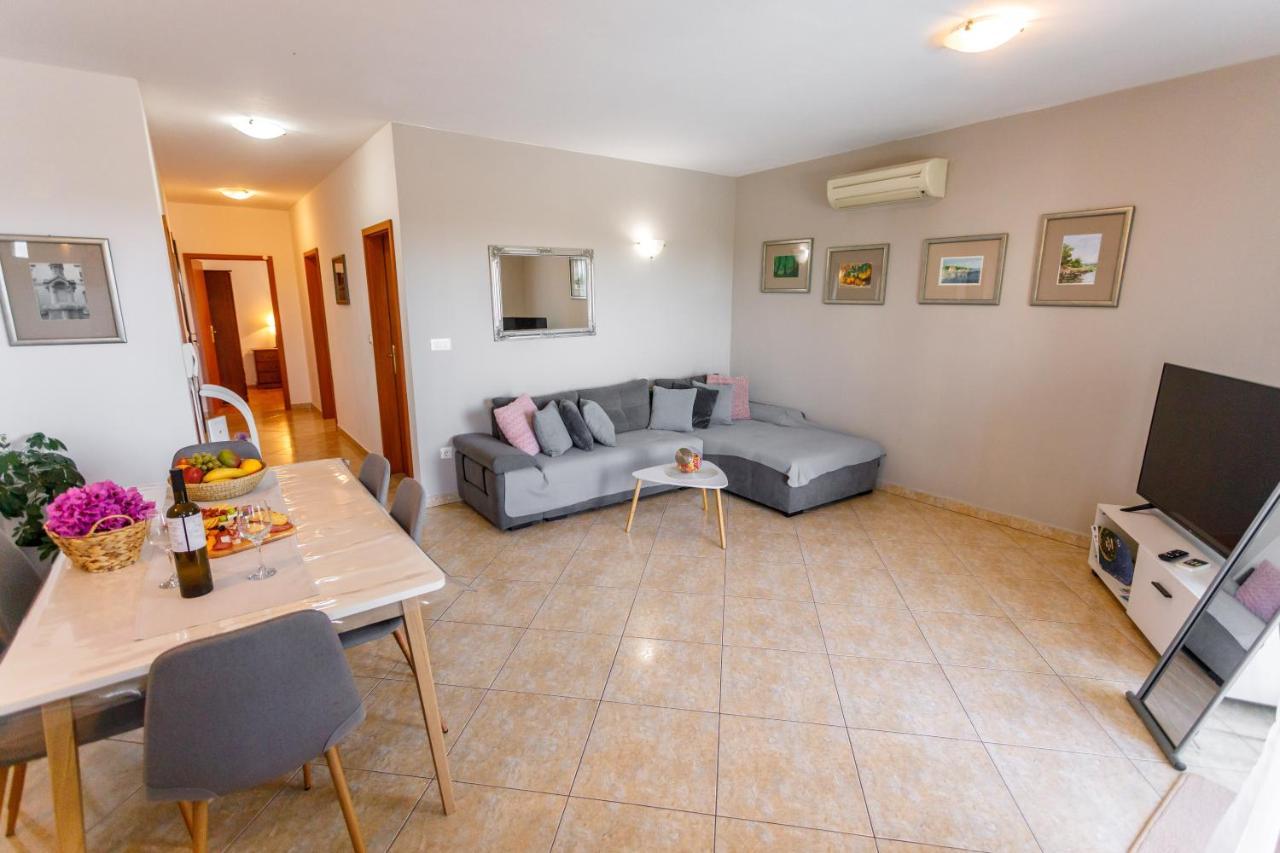 מילנה Nono Jure , Private Pool & Sauna מראה חיצוני תמונה