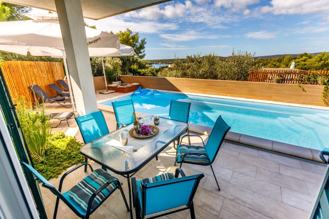 מילנה Nono Jure , Private Pool & Sauna מראה חיצוני תמונה